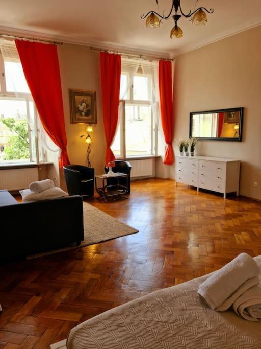 Royal Palace From The 14th Century - 125 M2 Apartament *
